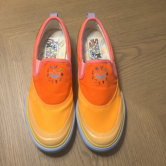 NWOT Adidas Nizza “Love Unites” Slip On Low Loafers Pride Pack Colourful sz 8.5 - Picture 2 of 11